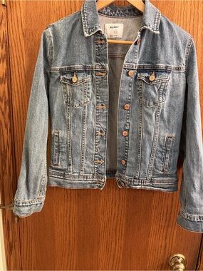 Old Navy Women’s Light/Medium Blue Denim Jacket